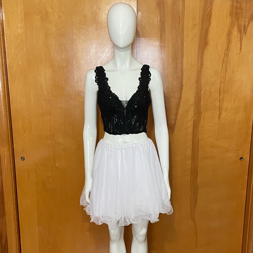 Vintage City Triangles Black Lace Sequin Top & White Skirt Set Size 3